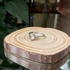 Elegant Silver Ring with Clear Gemstone